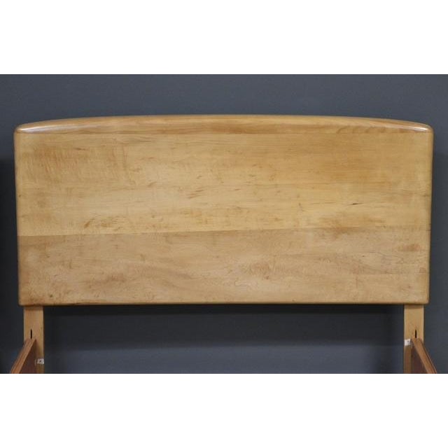 Heywood-Wakefield 1950s Refinished Twin Beds by Heywood Wakefield - A Pair For Sale - Image 4 of 8