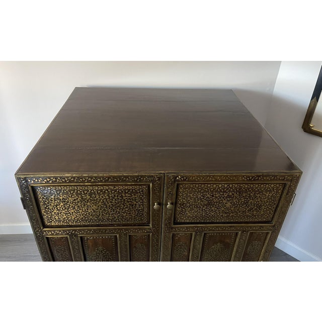 1970s Mahogany Bogart Chest With Brass Inlay For Sale - Image 4 of 18