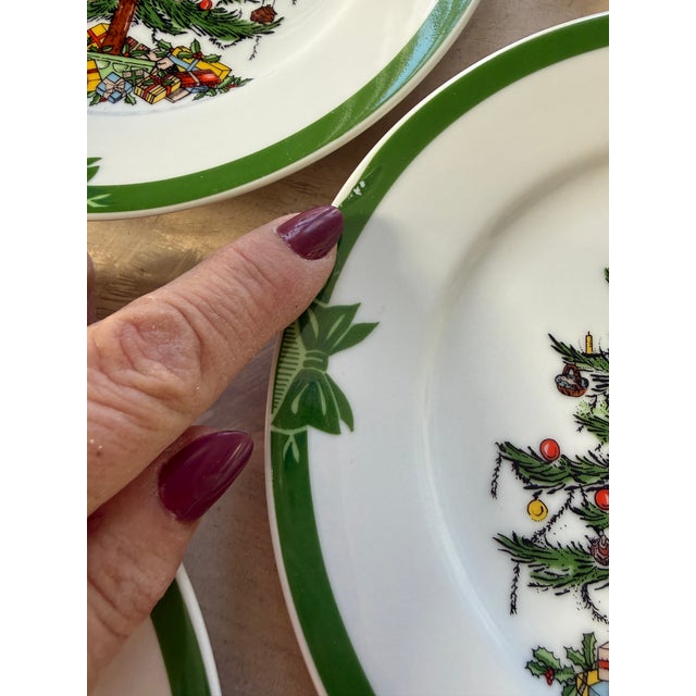 MCM Georges Briard Yule Tide 7 5/8” Plates Vintage Christmas Tree Plates - Set of 8 For Sale - Image 11 of 12