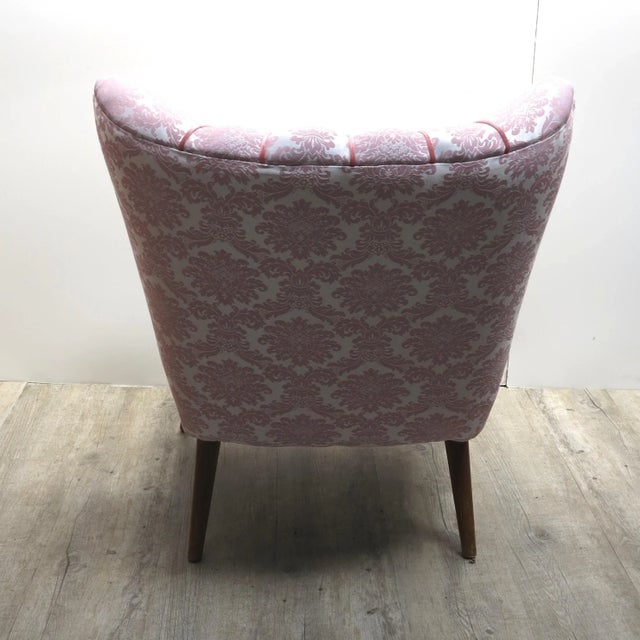 Mid-Century Modern Mid-Century Pink Cocktail Chair with Wooden Legs For Sale - Image 3 of 15