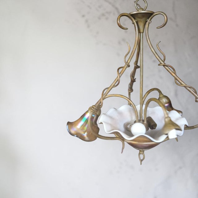 Art Nouveau Art Nouveau Iridescent Glass Chandelier With Three Matching Sconces by Quoizel (Signed) For Sale - Image 3 of 14