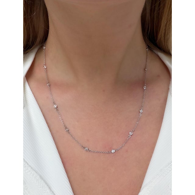 Contemporary Roberto Coin, 18k White Gold and Diamond Station Necklace For Sale - Image 3 of 5