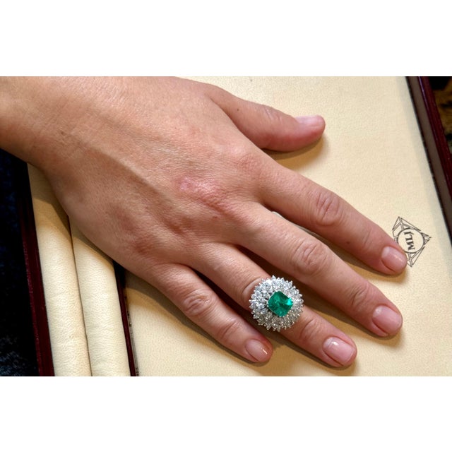 4 Carat Emerald Cut Colombian Emerald & 5.5 Ct Diamond Ring in Platinum Size 6 For Sale In New York - Image 6 of 8