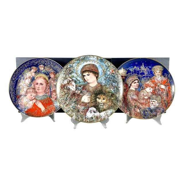 Vintage Plates, 1989, Set of 3 For Sale