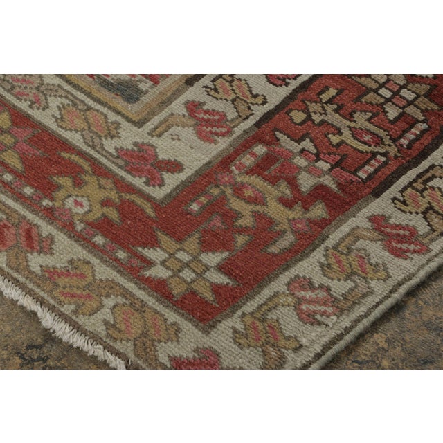 Early 19th Century Antique Heriz Rug With Geometric Medallion and Red-Toned Border - Rug & Kilim For Sale - Image 5 of 7
