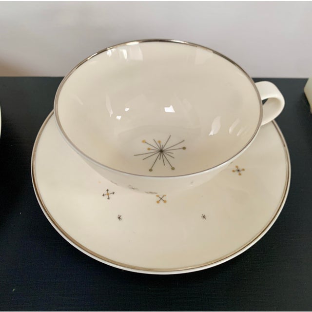 Evening Star by Syracuse is one of these fantastic atomic patterns that are getting harder and harder to find. Tiny black...