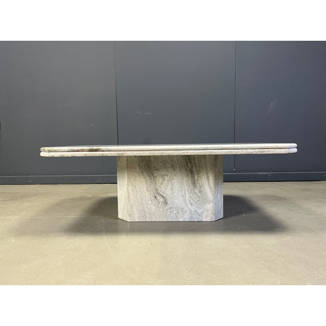 Vintage Marble Coffee Table, Italy, 1970s, in Very Good conditions. Designed 1970 to 1979