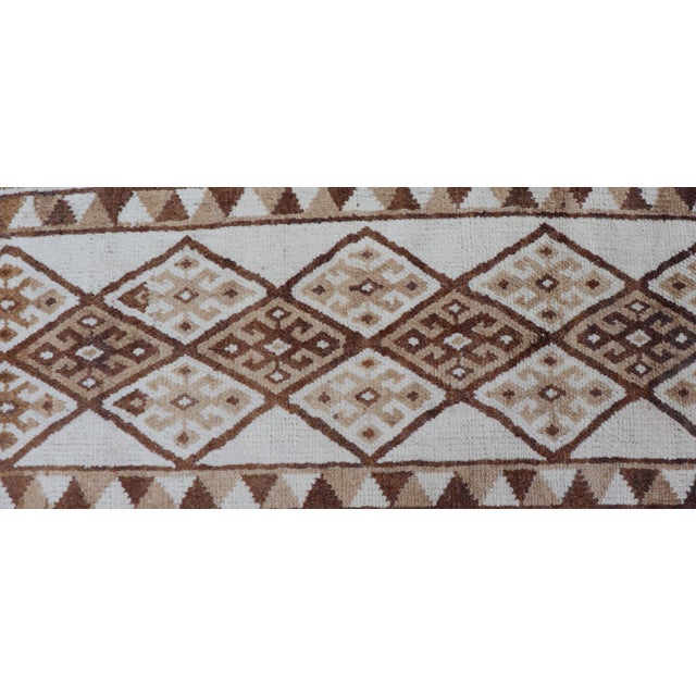 Vintage Turkish Tulu Runner With Ivory Field and Camel Diamond Pattern 2'8" X 13'6" For Sale In Atlanta - Image 6 of 11