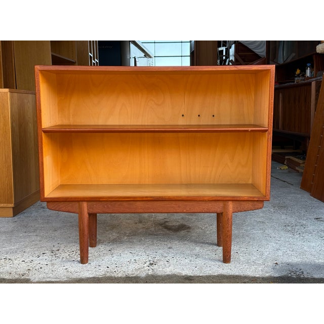 1960s Mid-Century Modern Danish Bookcase in Teak and Oak by Børge Mogensen for Søborg Møbler, 1960s For Sale - Image 5 of 5