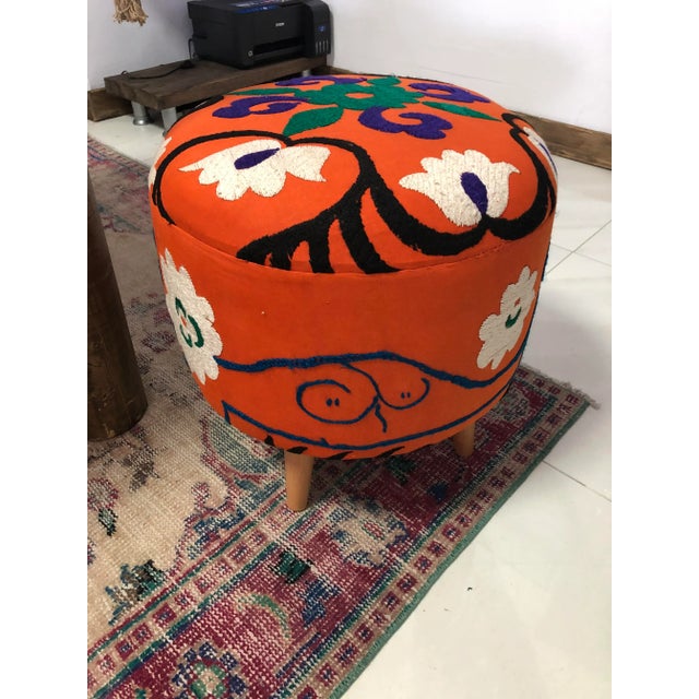 1960s Vintage Turkish Handwoven Suzani Ottoman For Sale - Image 6 of 8