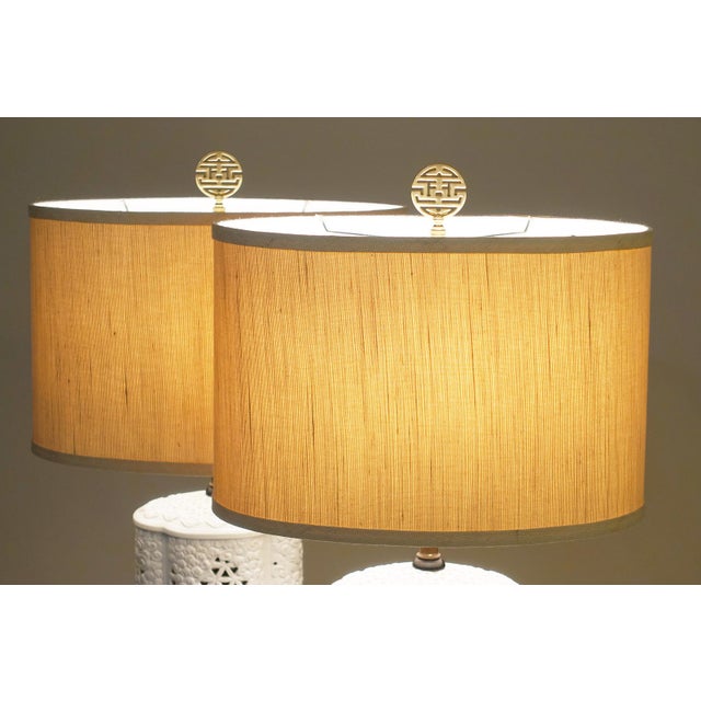 White 1960s Matched Pair Blanc De Chine Hollywood Regency Asian Modern Porcelain Seyei Fine China Wood Table Lamps W/ Linen Shades - a Pair For Sale - Image 8 of 14