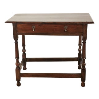 One-Drawer Walnut Tavern Table, English or American, Circa 1720 For Sale