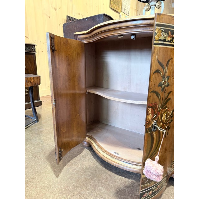 Vintage Italian Hand-Painted Floral Console Cabinet With Serpentine Front For Sale In New York - Image 6 of 10