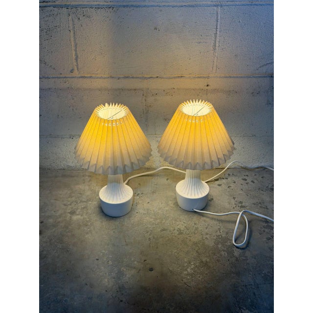 1960s Mid-Century Modern White Ceramic Table Lamps With Pleated Shades - Set of 2 For Sale - Image 9 of 9