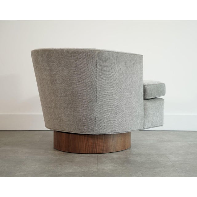 Mid 20th Century Set of Swivel Chairs in Walnut and Linen by Harvey Probber, C. 1950s For Sale - Image 5 of 10