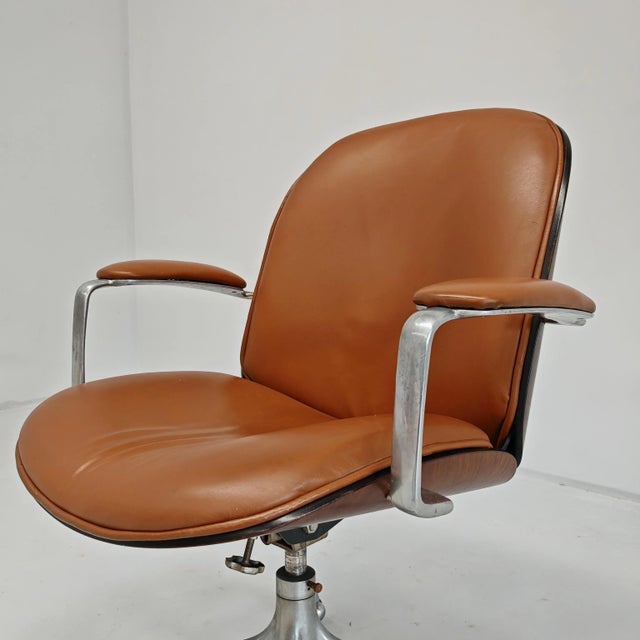 MiM Executive Chair in Natural Cognac Leather and Wood, 1970s, in Flawless conditions. Designed 1960 to 1969 This piece...