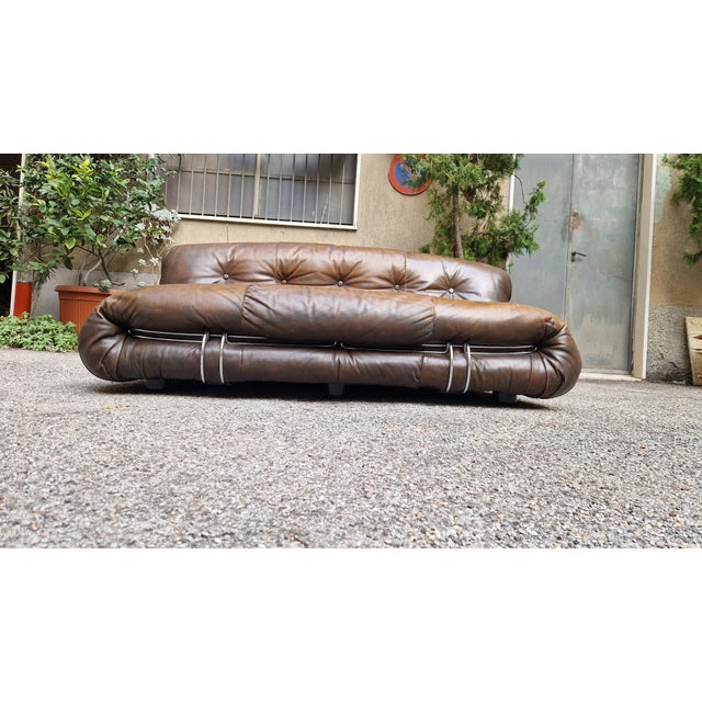 Soriana 2-Seater Sofa in Brown Leather by Afra and Tobia Scarpa for Cassina, 1960s, in Very Good conditions. Designed 1960...