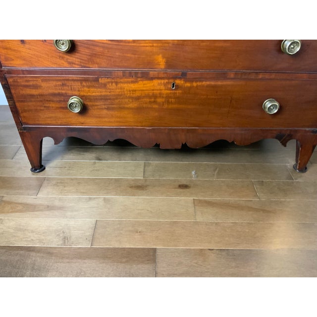 Early 19th Century Federal Hepplewhite Chest For Sale - Image 4 of 11