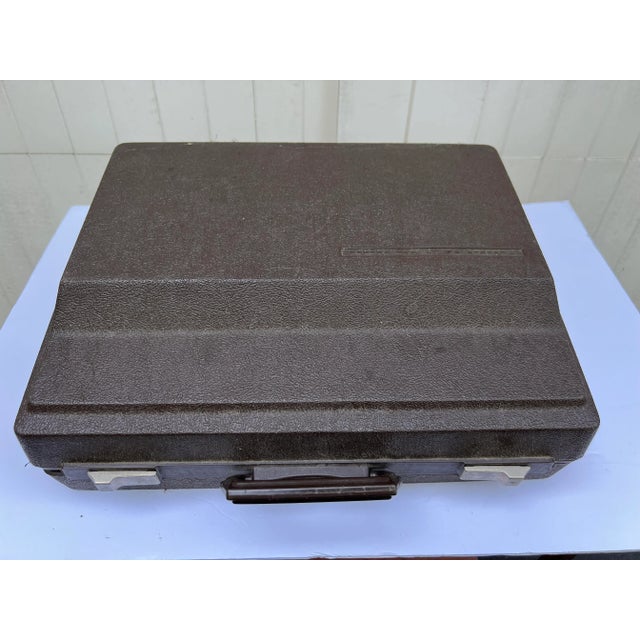 Vintage Smith Corona Galaxie 12 Typewriter For Sale In New York - Image 6 of 12