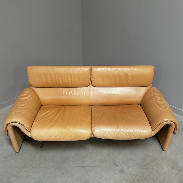 DS2011 Sofa in Leather from de Sede, Switzerland, 1980s, in Good conditions. Designed 1980 to 1989 This piece has an...