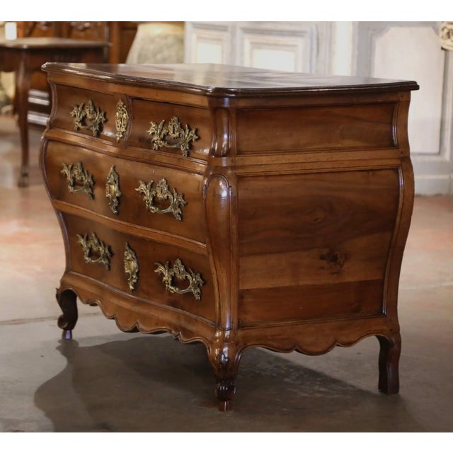 18th Century French Louis XV Walnut “Commode Tombeau” From Bordeaux For Sale - Image 9 of 10