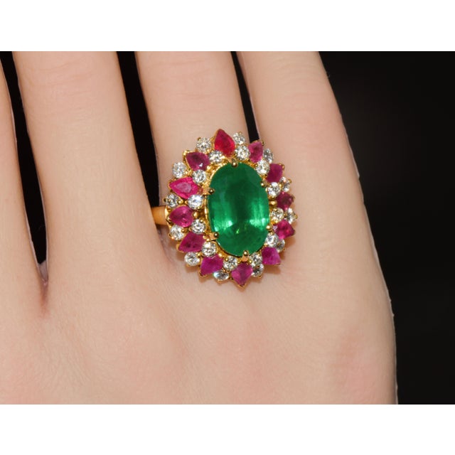 Mid-Century Modern Late 20th Century Gia Certified 11.39Ct Zambian Emerald, Ruby & Diamond 18k Gold Cocktail Ring, Size 6 For Sale - Image 3 of 13