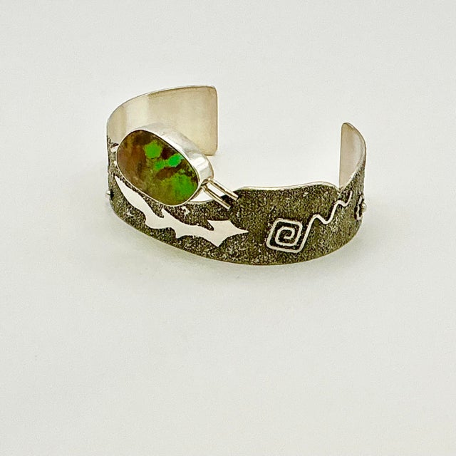 1990s Vintage Southwestern Navajo American Silversmith Fritson Toledo Sterling & Green Turquoise Cuff Bracelet - 7” For Sale - Image 9 of 18