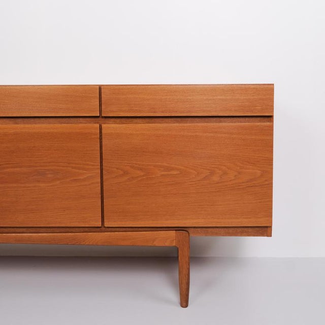 Model FA66 Sideboard in Oak by Ib Kofod-Larsen for Faarup Møbelfabrik, 1960s For Sale - Image 8 of 13