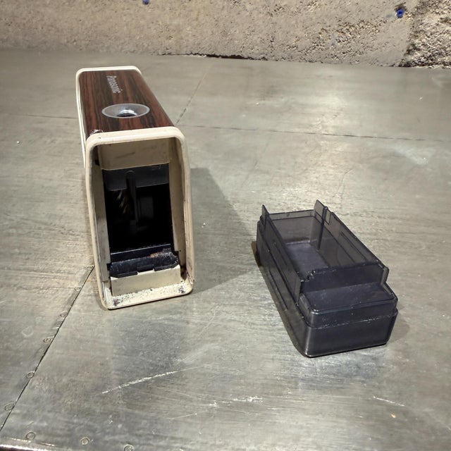 Mid Century Modern Panasonic Kp-2a Battery-Operated Pencil Sharpener For Sale - Image 9 of 14