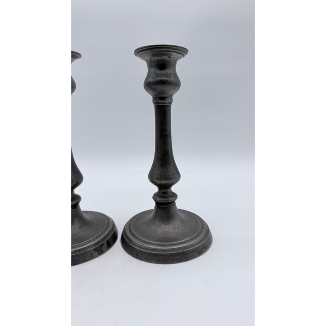 Antique Pair of American Pewter Candlesticks With Push Up Rods, Circa 1820s–1830s For Sale - Image 6 of 12