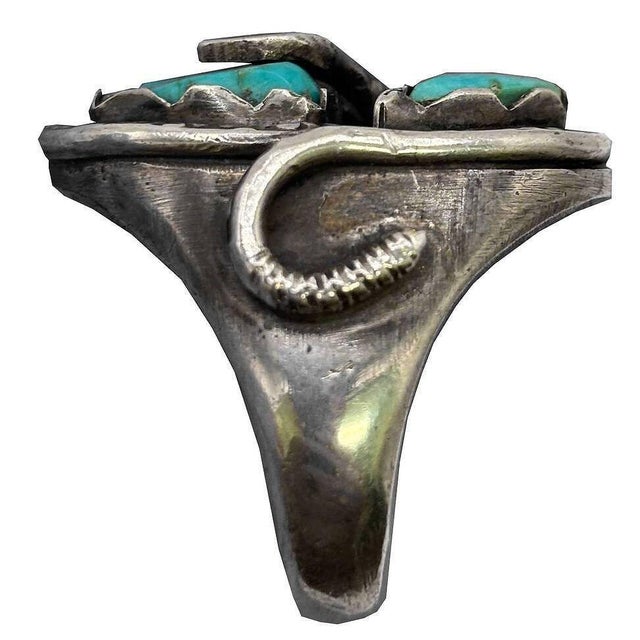 Traditional 1960s Southwestern Sterling Silver Turquoise Size 10 Zuni Snake Ring by Effie Calavaza For Sale - Image 3 of 6