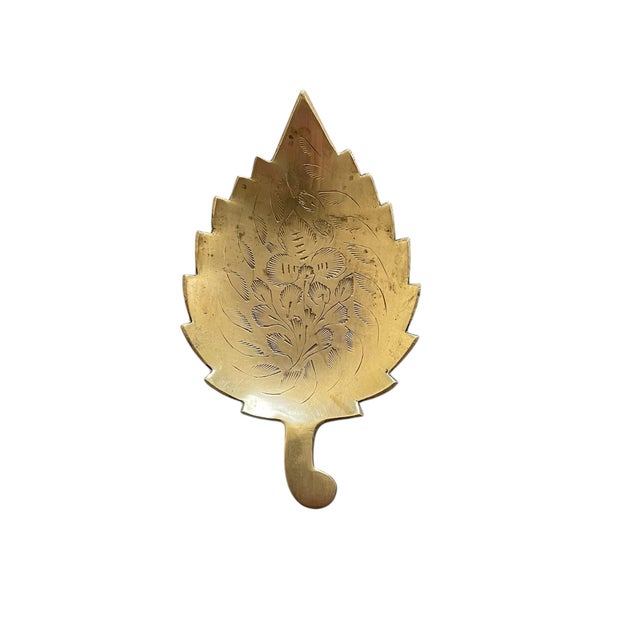 Pretty midcentury leaf shaped trinket dish/ash tray made of brass and etched with leaf patterns. About 6”x4”. Some...