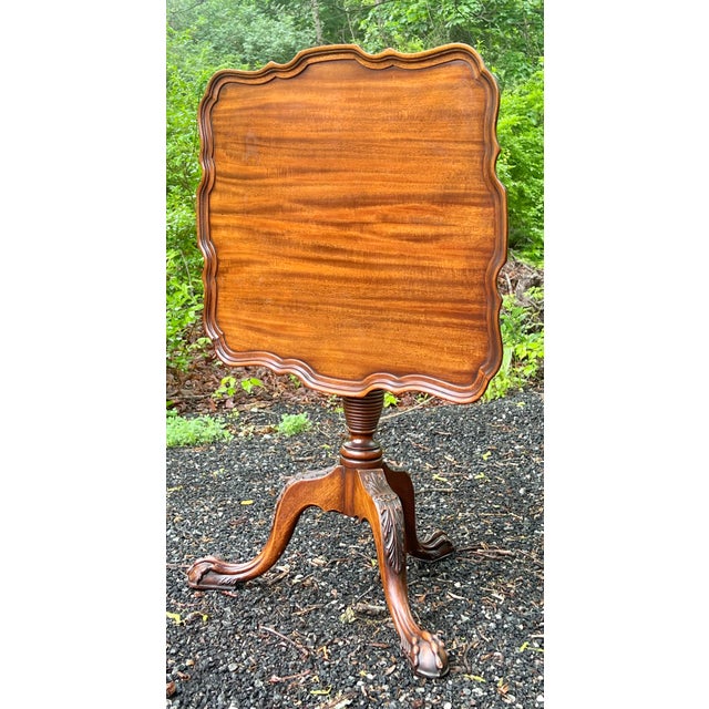 Gorgeous vintage 1940’s Georgian style tilt top table by Johnson Handley Johnson of Grand Rapids Michigan. Finely executed...