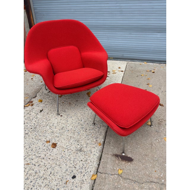 Knoll Eero Saarinen for Knoll Red Boucle Womb Chair and Ottoman For Sale - Image 4 of 10