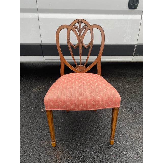 Set of 4 Hepplewhite-Style Shield-Back Dining Chairs With Coral Jacquard Upholstery, C. Mid-20th Century For Sale - Image 4 of 10