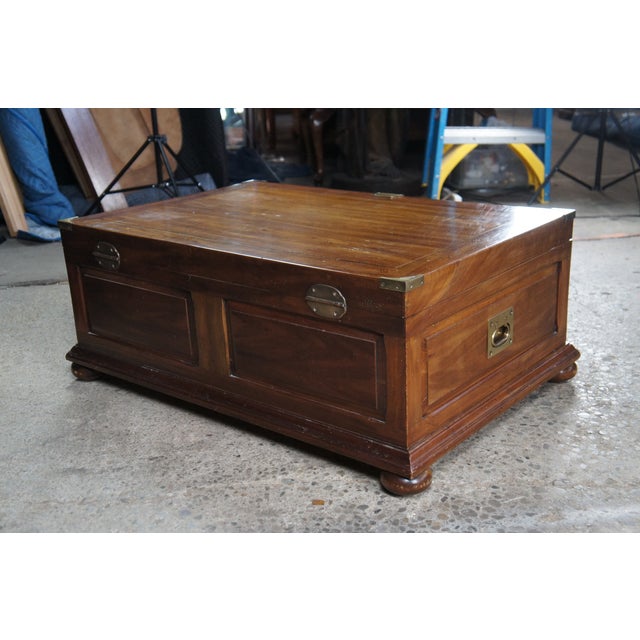 1980s 20th Century British Colonial Campaign Style Cherry Coffee Table Blanket Chest For Sale - Image 5 of 13