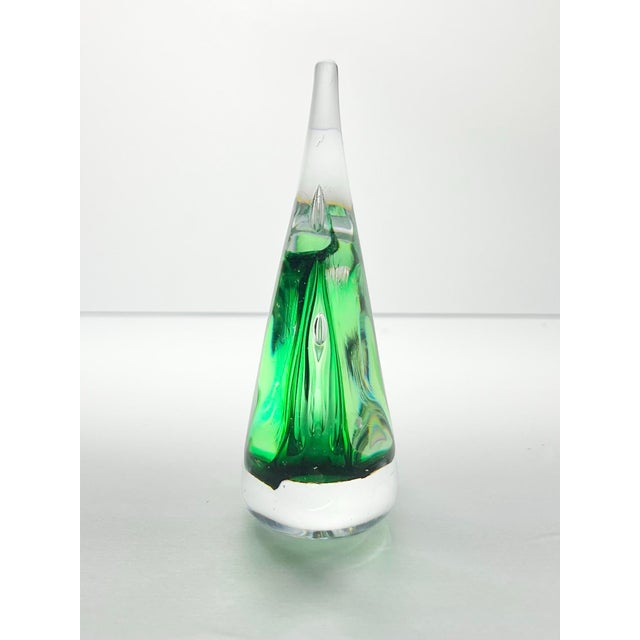 Contemporary 1990s Adam Jablonski Art Glass Teardrop “Pear” Green Paperweight Sculpture For Sale - Image 3 of 8