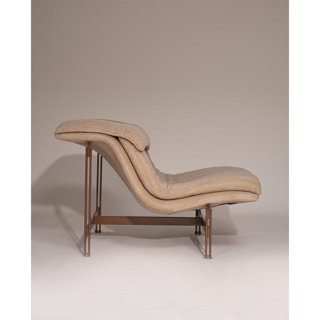 An iconic example of 1970s Italian design, the Wave lounge chairs by Giovanni Offredi for Saporiti combine sculptural form...