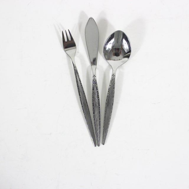 Fabulous, mid century modern set of three serving pieces. This is the Oneida Venetia pattern from the 1960’s. Great retro...