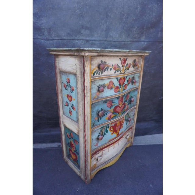 Wood 5-Drawer Dresser Decorated by Peter Hunt c.1930 For Sale - Image 7 of 9