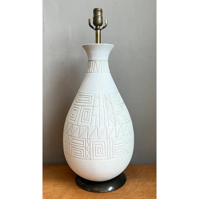 Metal Vintage Mid-Century Modern White Ceramic Table Lamp For Sale - Image 7 of 12