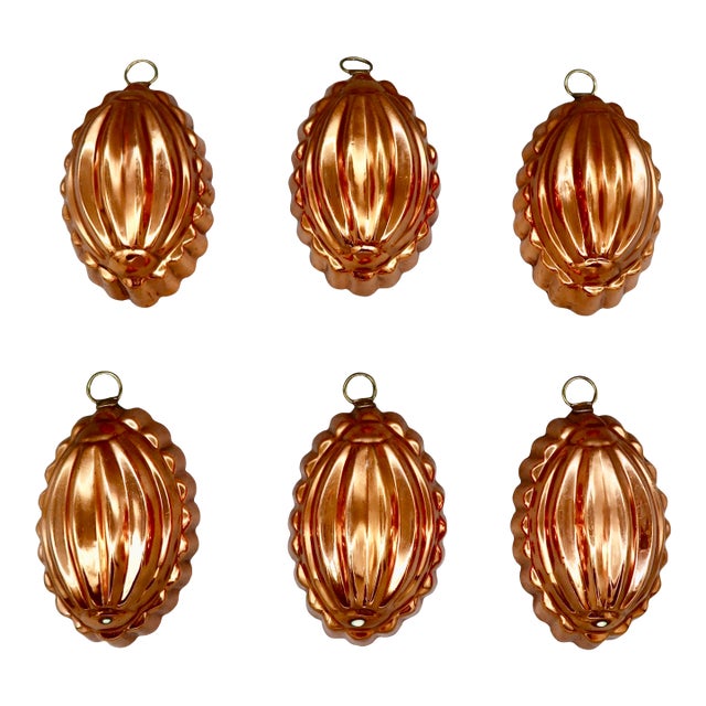 Set of 6 Vintage Tin-Lined Copper Fluted Molds With Brass Hanging Rings For Sale