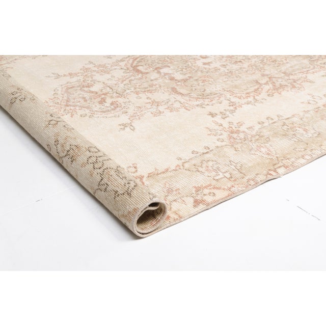 1960s Neutral Floral Medallion Rug For Sale - Image 9 of 10