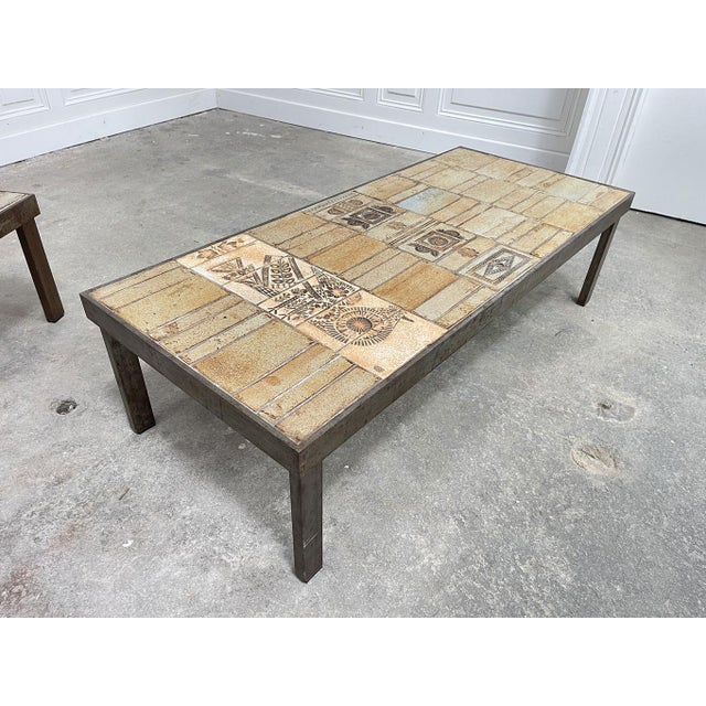Vintage coffee table signed Roger Capron in good condition. Made in the 1950s, it has a sandstone tile top supported by a...