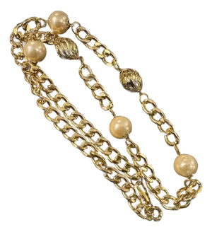 1970s Vintage Faux Pearls and Gilded Brass Long Italian Chain