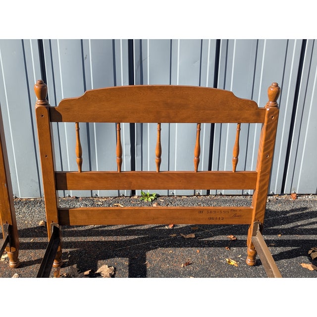 Pair of 1960s Ethan Allen Solid Baumritter Maple Twin Size Bedframes For Sale In Washington DC - Image 6 of 12