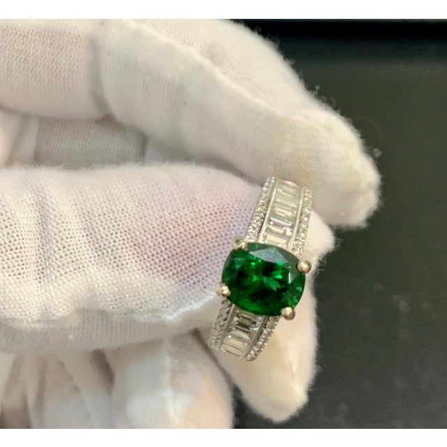 1.8 Carat Oval Tsavorite and 1.5 Carat Diamond in 14 Karat Gold Ring Estate For Sale - Image 9 of 18