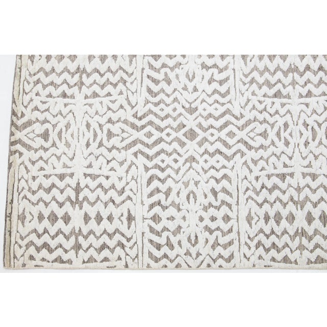 Textile 2020s Gray & Ivory Moroccan Style Wool Rug With Abstract Seamless Design For Sale - Image 7 of 8