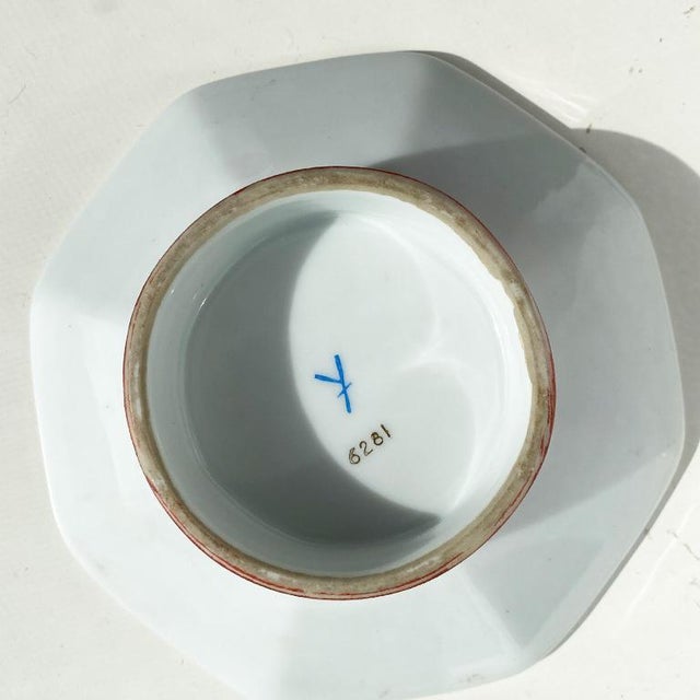 Octagonal Footed Chinoiserie Trinket Dish With Roosters & Floral Motif - Signed For Sale In Oklahoma City - Image 6 of 8