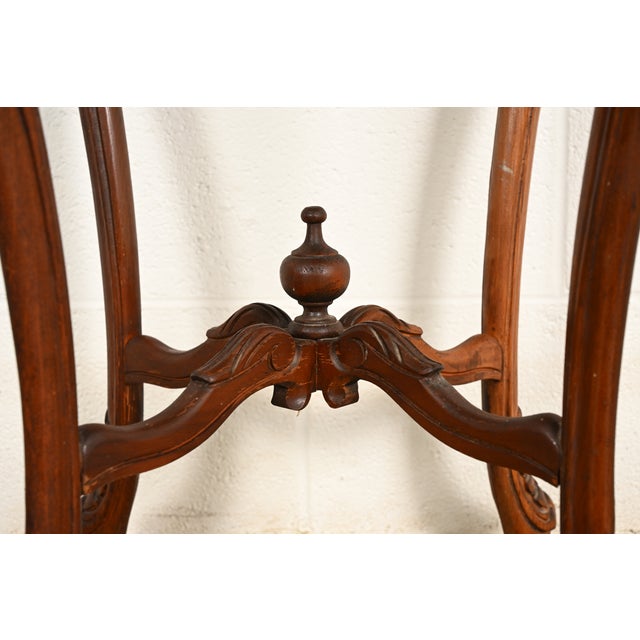 Romweber Style French Provincial Louis XV Carved Walnut and Satinwood Inlaid Marquetry Side Table, Circa 1930s For Sale - Image 11 of 14